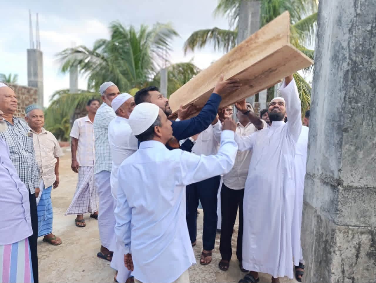 ஜூவைரியா பெண்கள் அரபுக் கல்லூரியின் 2ஆம் மாடிக்கான கொங்கிரீட் இடும் பணிகள்